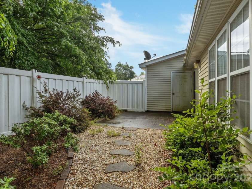 112 Dujon Court, Mount Holly, NC 28120.  MLS# CAR4258710, YatesRealty ID 13103. 