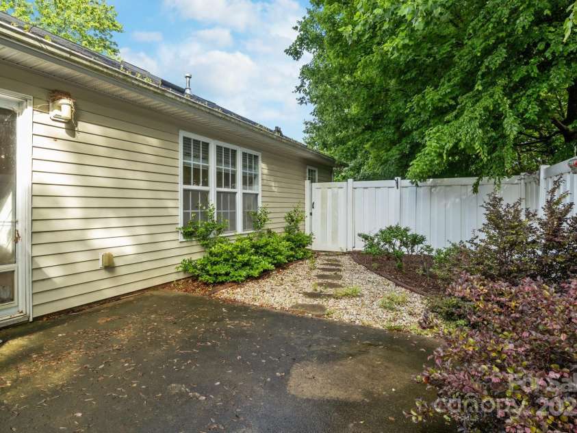 112 Dujon Court, Mount Holly, NC 28120.  MLS# CAR4258710, YatesRealty ID 13103. 