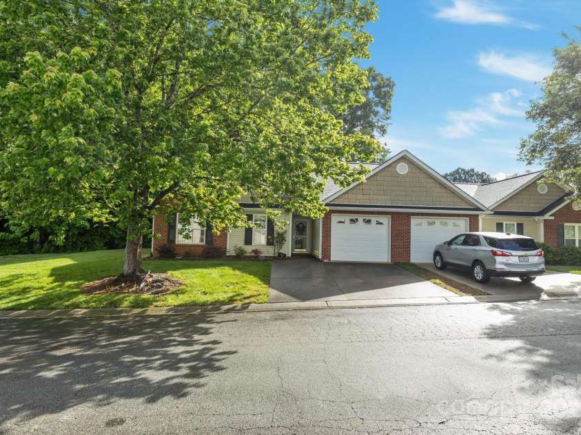 112 Dujon Court, Mount Holly, NC 28120.  MLS# CAR4258710, YatesRealty ID 13103. 