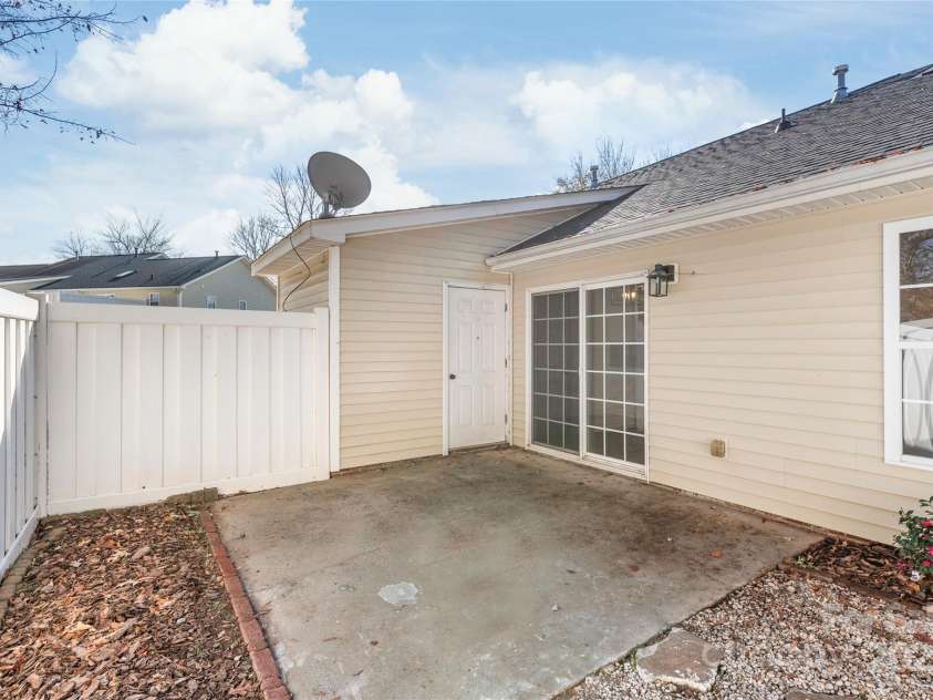 112 Dujon Court, Mount Holly, NC 28120.  MLS# CAR4325125, YatesRealty ID 13103. 