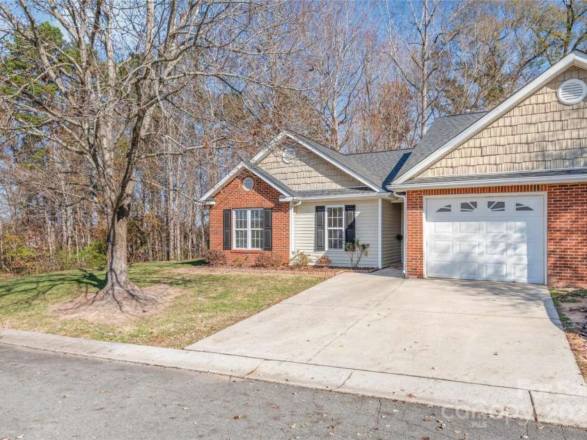 112 Dujon Court, Mount Holly, NC 28120.  MLS# CAR4325125, YatesRealty ID 13103. 