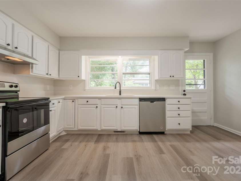 4601 Graham Road, Greensboro, NC 27410.  MLS# CAR4259613, YatesRealty ID 13104. 