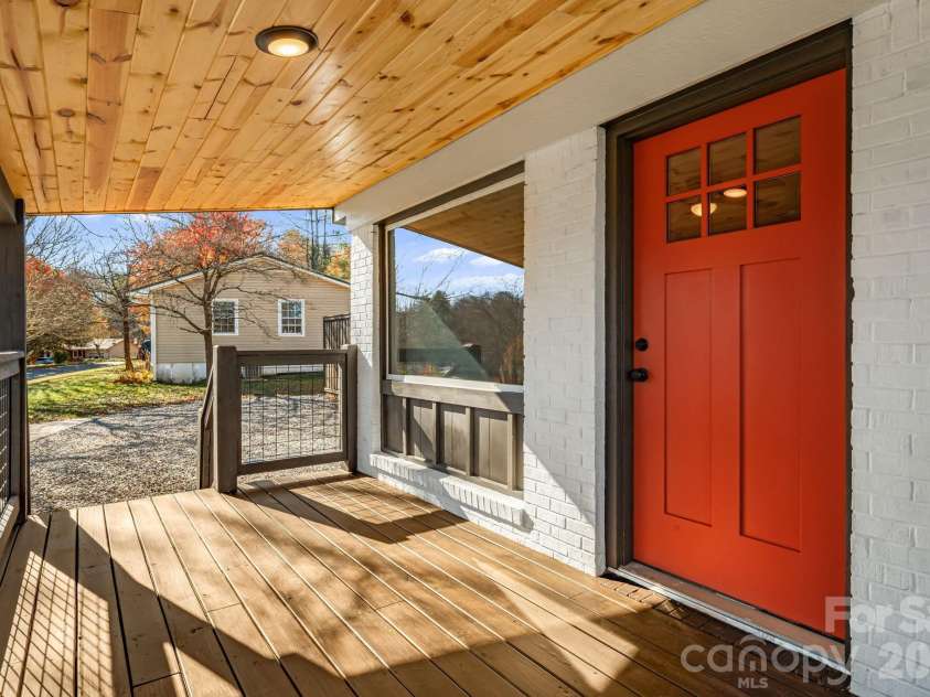 95 Loeb Drive, Brevard, NC 28712.  MLS# CAR4320988, YatesRealty ID 13104. 