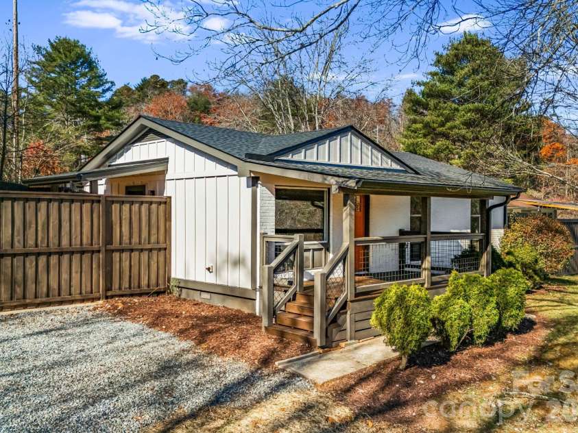 95 Loeb Drive, Brevard, NC 28712.  MLS# CAR4320988, YatesRealty ID 13104. 