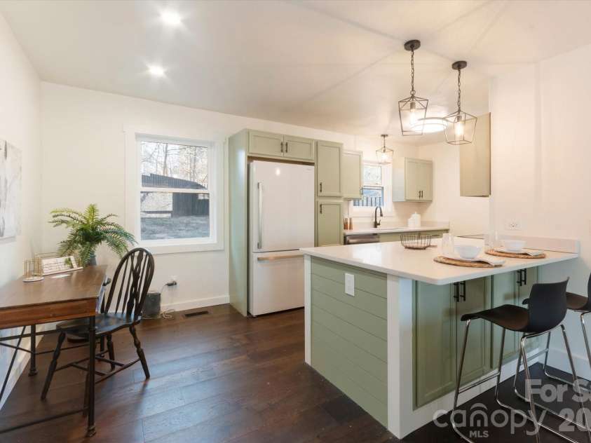 95 Loeb Drive, Brevard, NC 28712.  MLS# CAR4320988, YatesRealty ID 13104. 