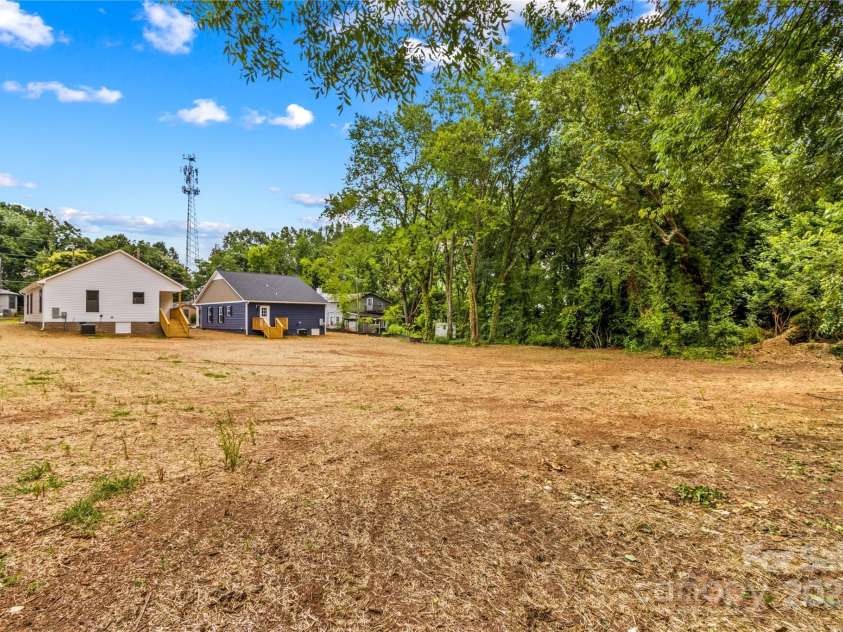 626 Bell Street, Statesville, NC 28677.  MLS# CAR4258505, YatesRealty ID 13105. 