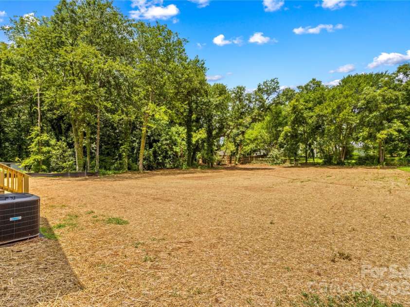 626 Bell Street, Statesville, NC 28677.  MLS# CAR4258505, YatesRealty ID 13105. 
