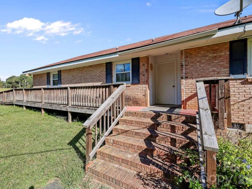 945 Alvin Hough Road, Midland, NC 28107.  MLS# CAR4309237, YatesRealty ID 13105. 