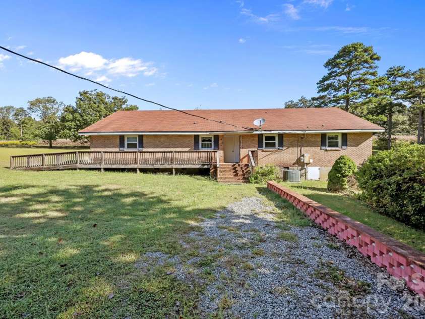 945 Alvin Hough Road, Midland, NC 28107.  MLS# CAR4309237, YatesRealty ID 13105. Large brick ranch with wonderful layout!