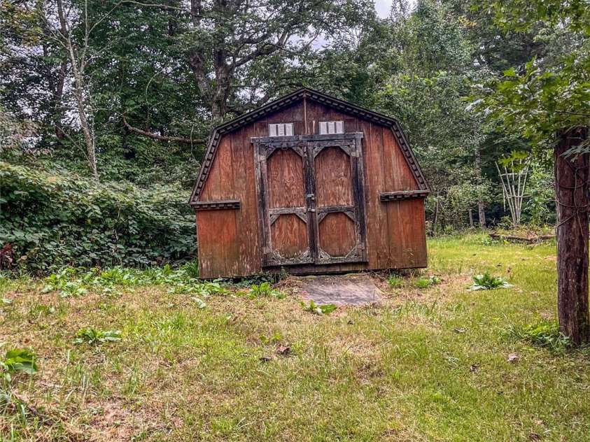 17 Howell Road, Brevard, NC 28712.  MLS# CAR4259559, YatesRealty ID 13107. 