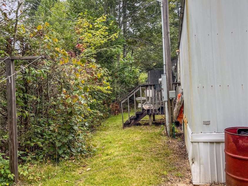 17 Howell Road, Brevard, NC 28712.  MLS# CAR4259559, YatesRealty ID 13107. 