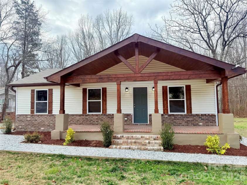 706 Salisbury Avenue, Salisbury, NC 28146.  MLS# CAR4340176, YatesRealty ID 13107. 