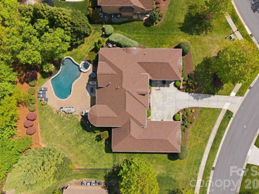 7004 Camrose Crossing Lane, Matthews, NC 28104.  MLS# CAR4367901, YatesRealty ID 13108. 