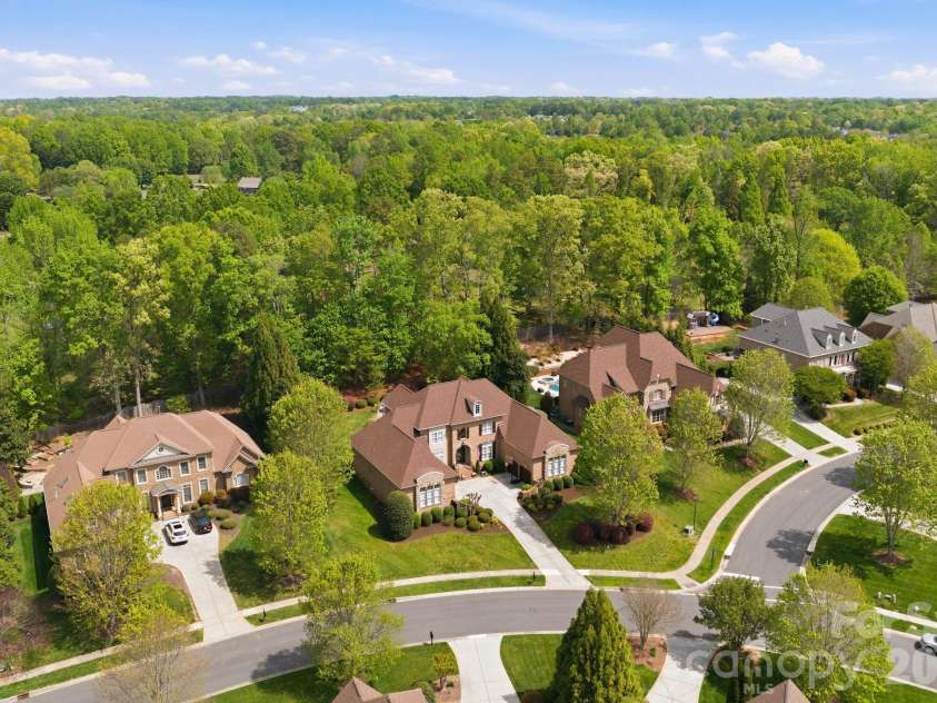 7004 Camrose Crossing Lane, Matthews, NC 28104.  MLS# CAR4367901, YatesRealty ID 13108. 