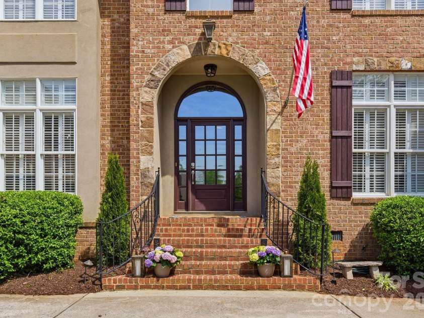 7004 Camrose Crossing Lane, Matthews, NC 28104.  MLS# CAR4367901, YatesRealty ID 13108. 