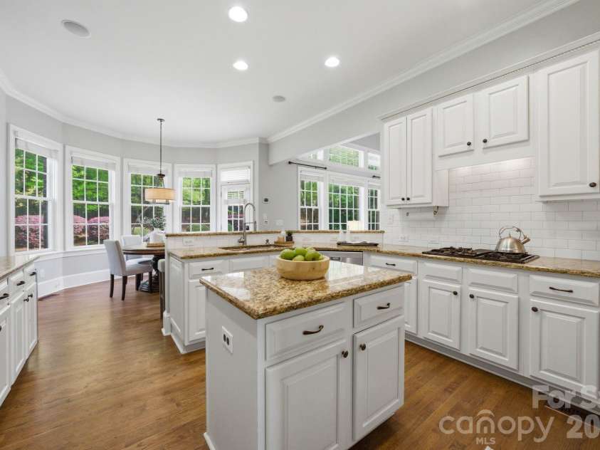 7004 Camrose Crossing Lane, Matthews, NC 28104.  MLS# CAR4367901, YatesRealty ID 13108. 