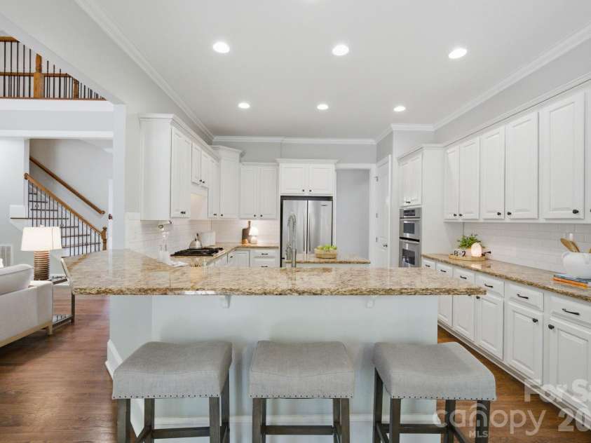 7004 Camrose Crossing Lane, Matthews, NC 28104.  MLS# CAR4367901, YatesRealty ID 13108. 