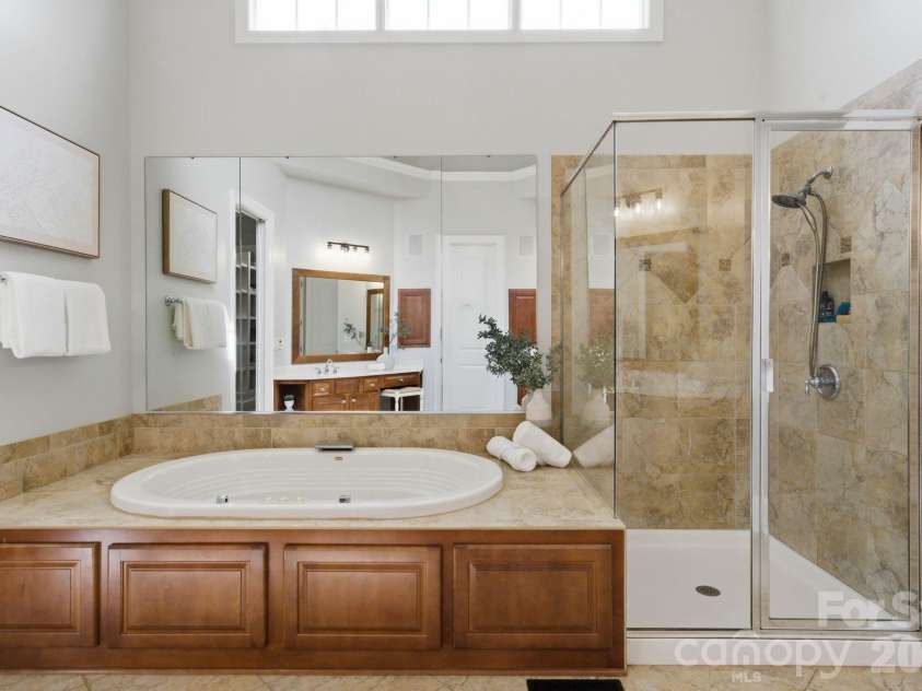 7004 Camrose Crossing Lane, Matthews, NC 28104.  MLS# CAR4367901, YatesRealty ID 13108. 