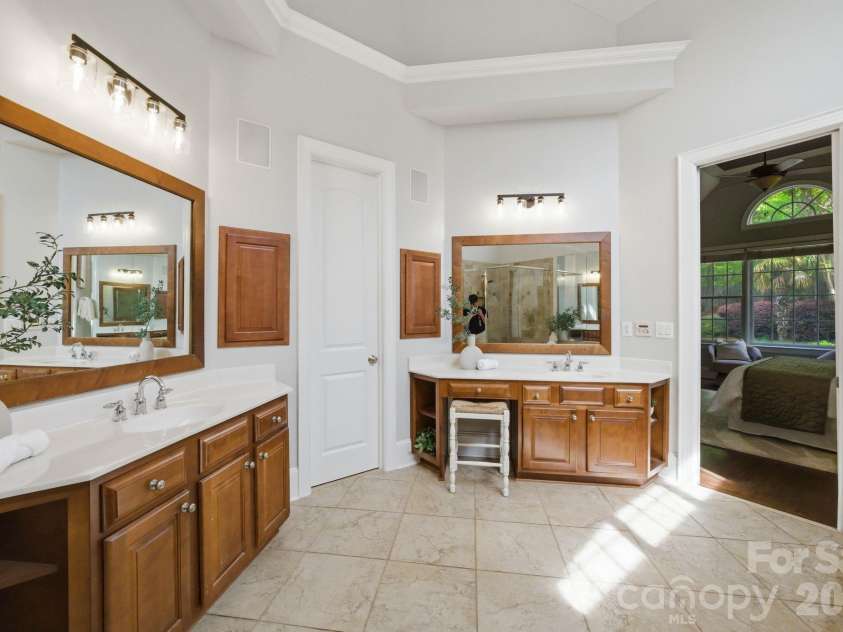 7004 Camrose Crossing Lane, Matthews, NC 28104.  MLS# CAR4367901, YatesRealty ID 13108. 