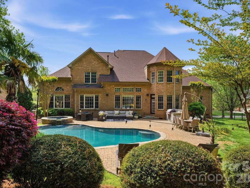 7004 Camrose Crossing Lane, Matthews, NC 28104.  MLS# CAR4367901, YatesRealty ID 13108. 