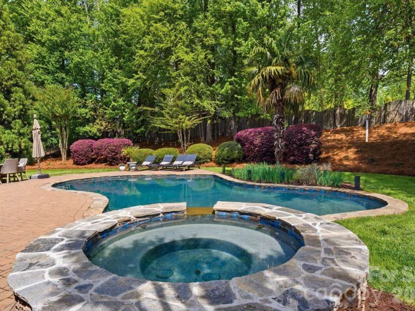 7004 Camrose Crossing Lane, Matthews, NC 28104.  MLS# CAR4367901, YatesRealty ID 13108. 