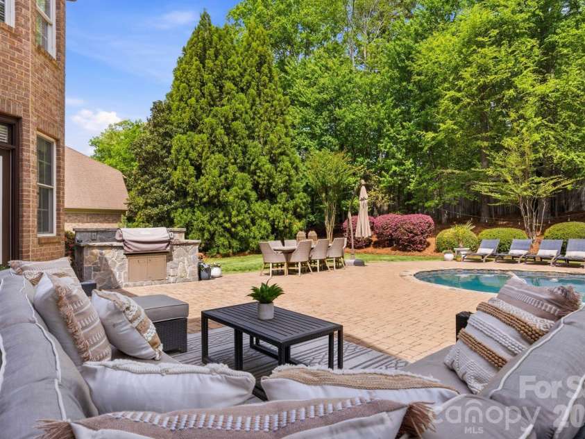 7004 Camrose Crossing Lane, Matthews, NC 28104.  MLS# CAR4367901, YatesRealty ID 13108. 