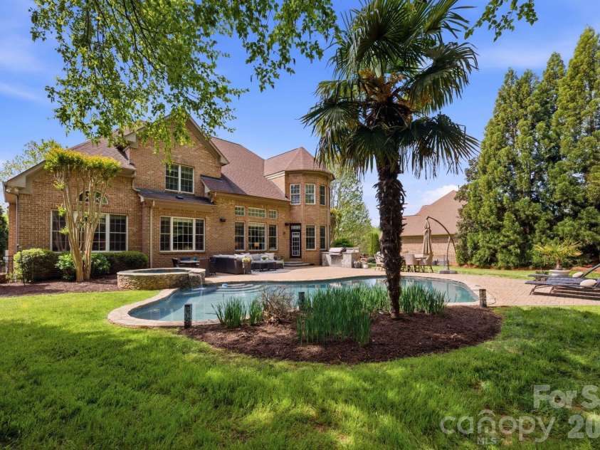 7004 Camrose Crossing Lane, Matthews, NC 28104.  MLS# CAR4367901, YatesRealty ID 13108. 