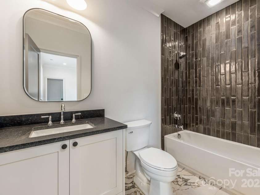 5601 Robinhood Road, Charlotte, NC 28211.  MLS# CAR4258800, YatesRealty ID 13109. Bath