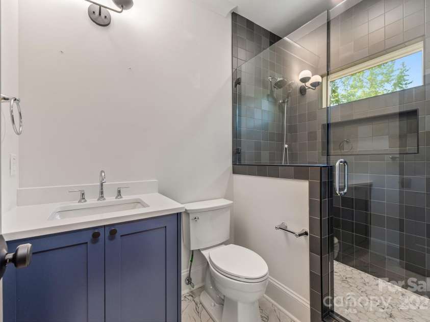 5601 Robinhood Road, Charlotte, NC 28211.  MLS# CAR4258800, YatesRealty ID 13109. Bath