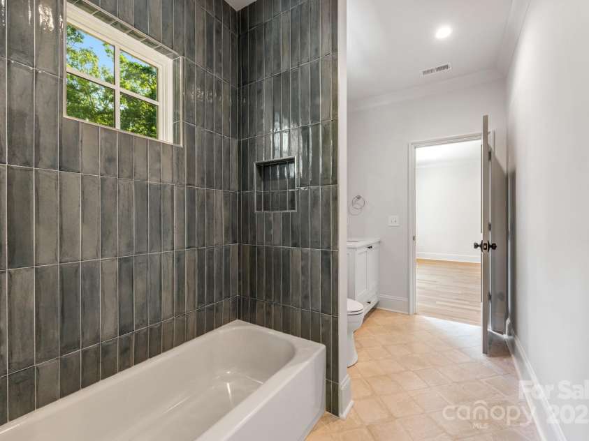 5601 Robinhood Road, Charlotte, NC 28211.  MLS# CAR4258800, YatesRealty ID 13109. Bathroom