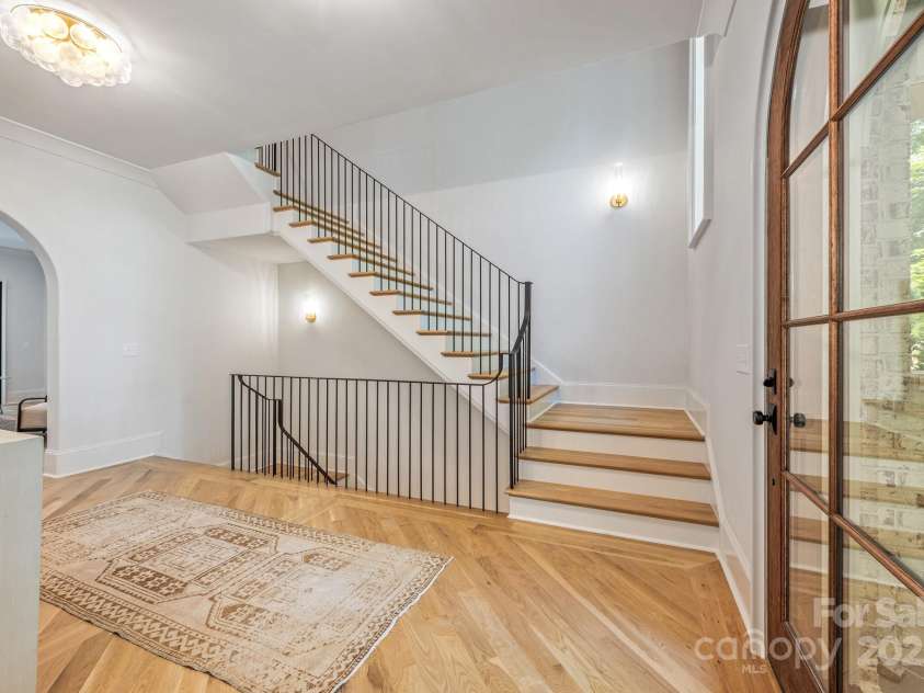 5601 Robinhood Road, Charlotte, NC 28211.  MLS# CAR4258800, YatesRealty ID 13109. Front Foyer with white oak hardwoods.