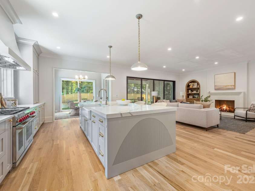 5601 Robinhood Road, Charlotte, NC 28211.  MLS# CAR4258800, YatesRealty ID 13109. Incredible chef's kitchen with large island perfect for entertaining!