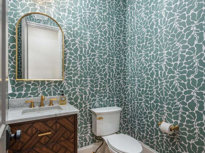 5601 Robinhood Road, Charlotte, NC 28211.  MLS# CAR4258800, YatesRealty ID 13109. Powder Room