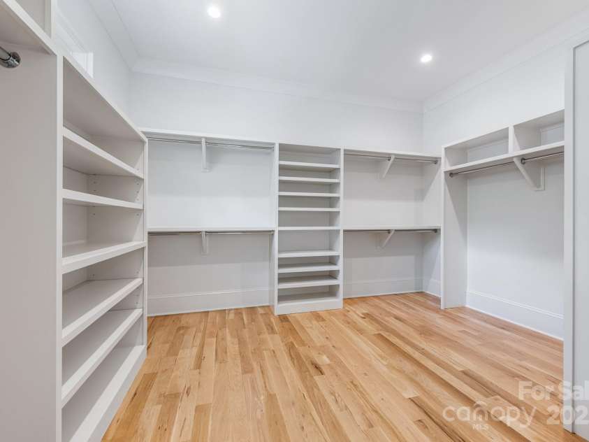 5601 Robinhood Road, Charlotte, NC 28211.  MLS# CAR4258800, YatesRealty ID 13109. Primary closet has washer/dryer hookups