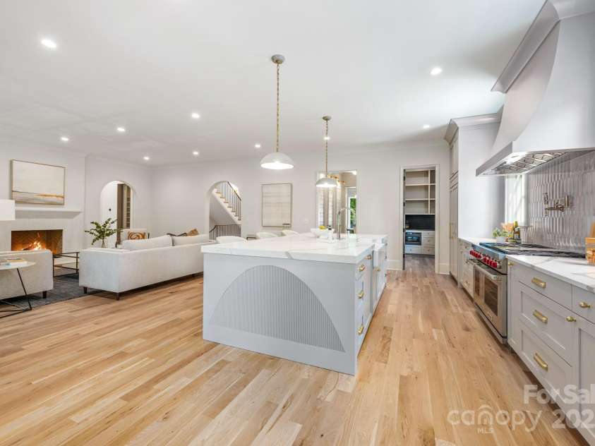 5601 Robinhood Road, Charlotte, NC 28211.  MLS# CAR4258800, YatesRealty ID 13109. The large custom island is a show-stopper!