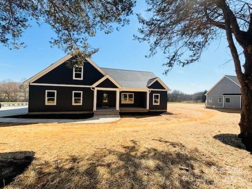169 Lone Pine Road, Statesville, NC 28625.  MLS# CAR4227913, YatesRealty ID 1311. 