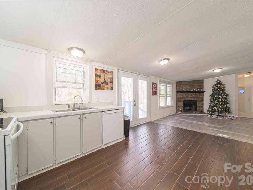 675 Hares Way Way, Lincolnton, NC 28092.  MLS# CAR4330640, YatesRealty ID 1311. 