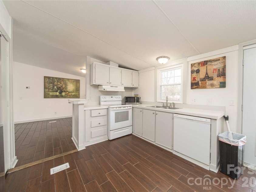 675 Hares Way Way, Lincolnton, NC 28092.  MLS# CAR4330640, YatesRealty ID 1311. 