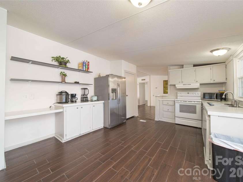 675 Hares Way Way, Lincolnton, NC 28092.  MLS# CAR4330640, YatesRealty ID 1311. 