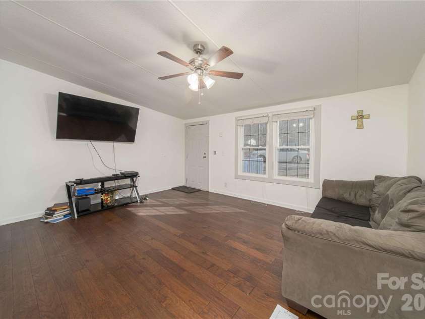 675 Hares Way Way, Lincolnton, NC 28092.  MLS# CAR4330640, YatesRealty ID 1311. 