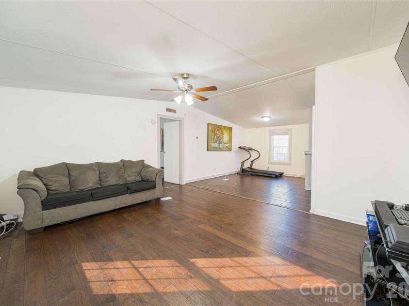 675 Hares Way Way, Lincolnton, NC 28092.  MLS# CAR4330640, YatesRealty ID 1311. 