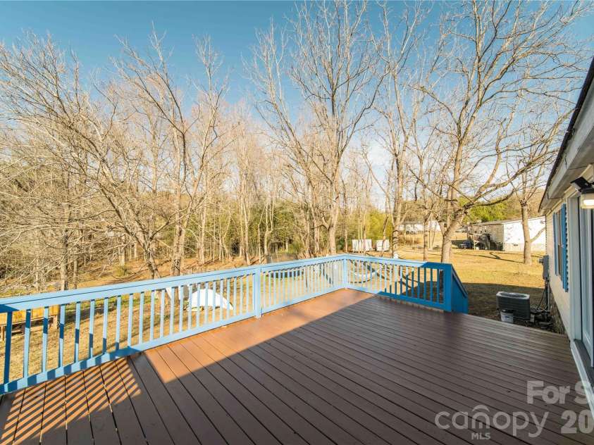 675 Hares Way Way, Lincolnton, NC 28092.  MLS# CAR4330640, YatesRealty ID 1311. 