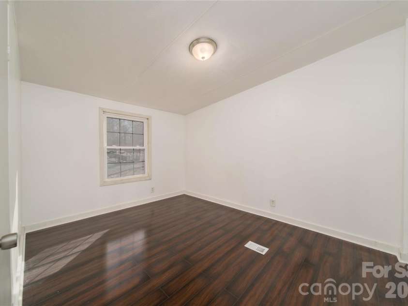 675 Hares Way Way, Lincolnton, NC 28092.  MLS# CAR4330640, YatesRealty ID 1311. 