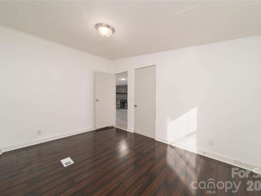 675 Hares Way Way, Lincolnton, NC 28092.  MLS# CAR4330640, YatesRealty ID 1311. 