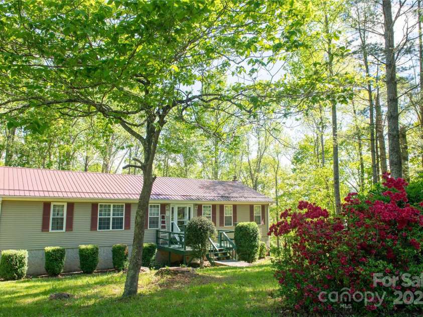 120 Powderhorn Drive, Burnsville, NC 28714.  MLS# CAR4258833, YatesRealty ID 13111. 