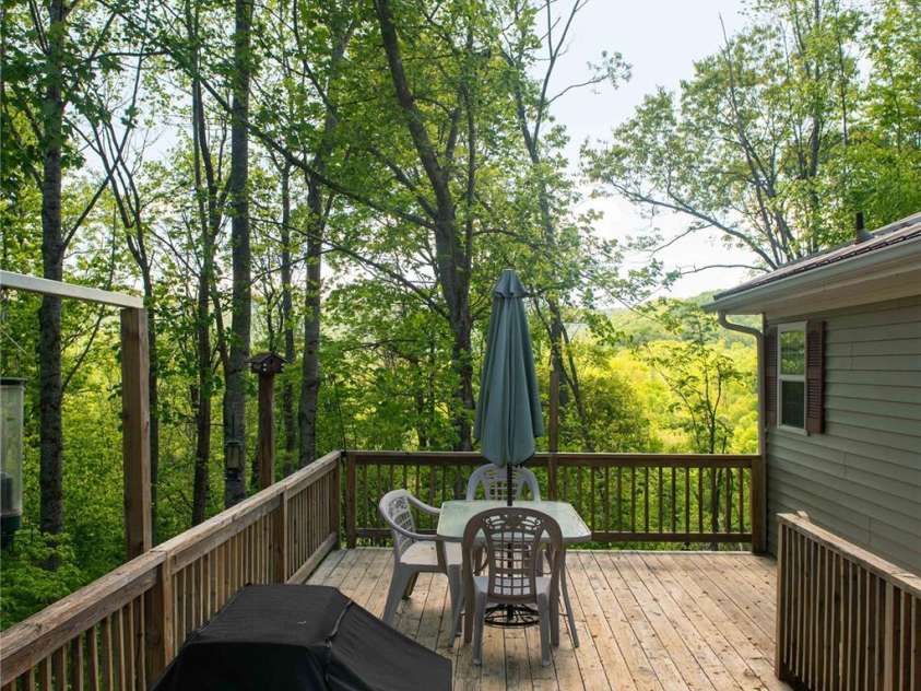 120 Powderhorn Drive, Burnsville, NC 28714.  MLS# CAR4258833, YatesRealty ID 13111. 