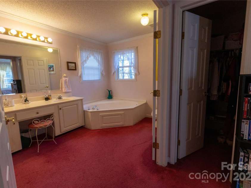 120 Powderhorn Drive, Burnsville, NC 28714.  MLS# CAR4258833, YatesRealty ID 13111. 