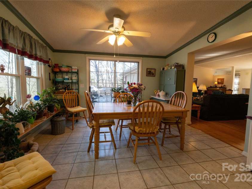 120 Powderhorn Drive, Burnsville, NC 28714.  MLS# CAR4258833, YatesRealty ID 13111. 