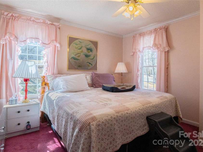 120 Powderhorn Drive, Burnsville, NC 28714.  MLS# CAR4258833, YatesRealty ID 13111. 