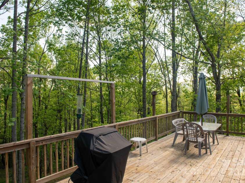 120 Powderhorn Drive, Burnsville, NC 28714.  MLS# CAR4258833, YatesRealty ID 13111. 